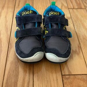 Blue and grey plae size: 13